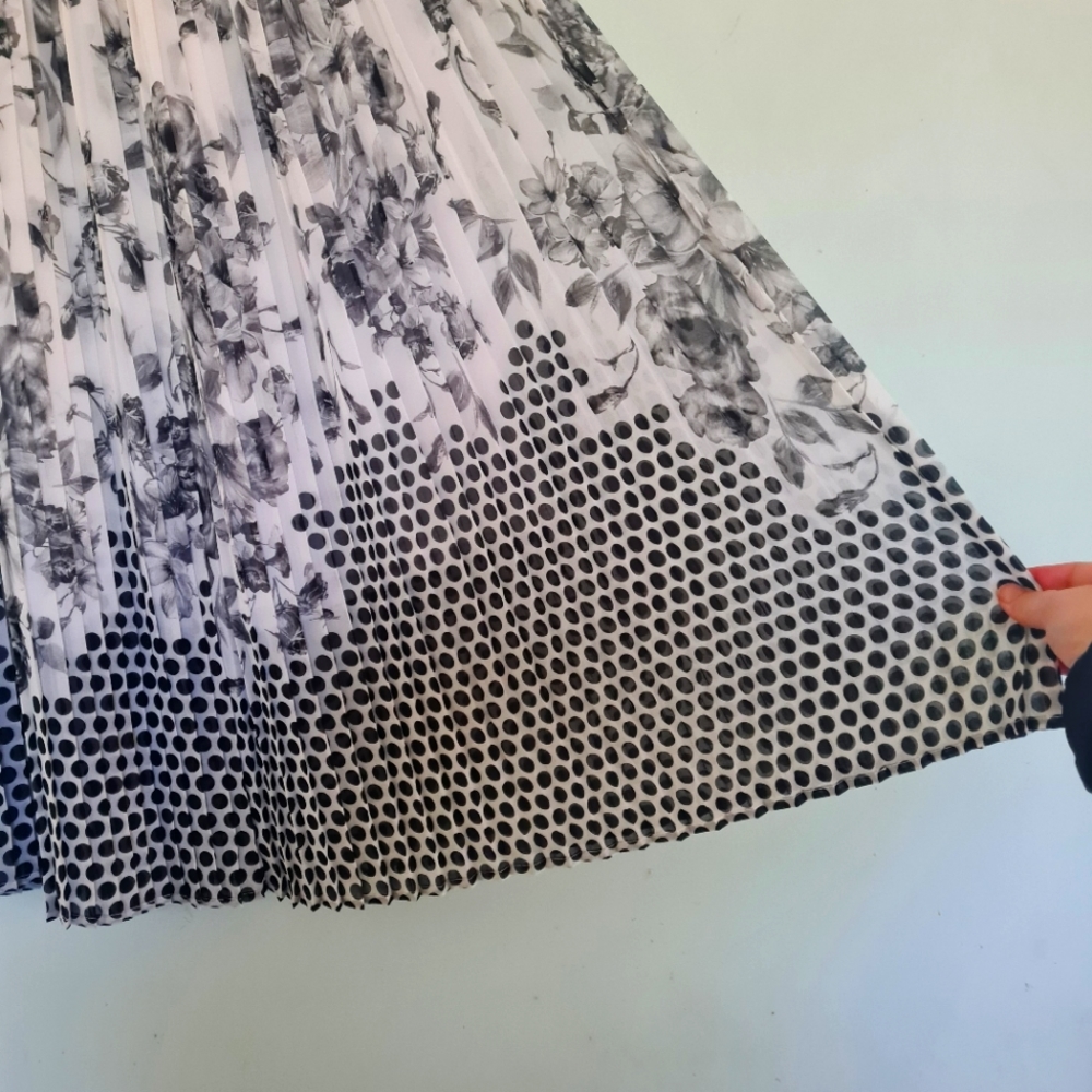 Alannah Hill skirt, Size 8 - Picture 2 of 4